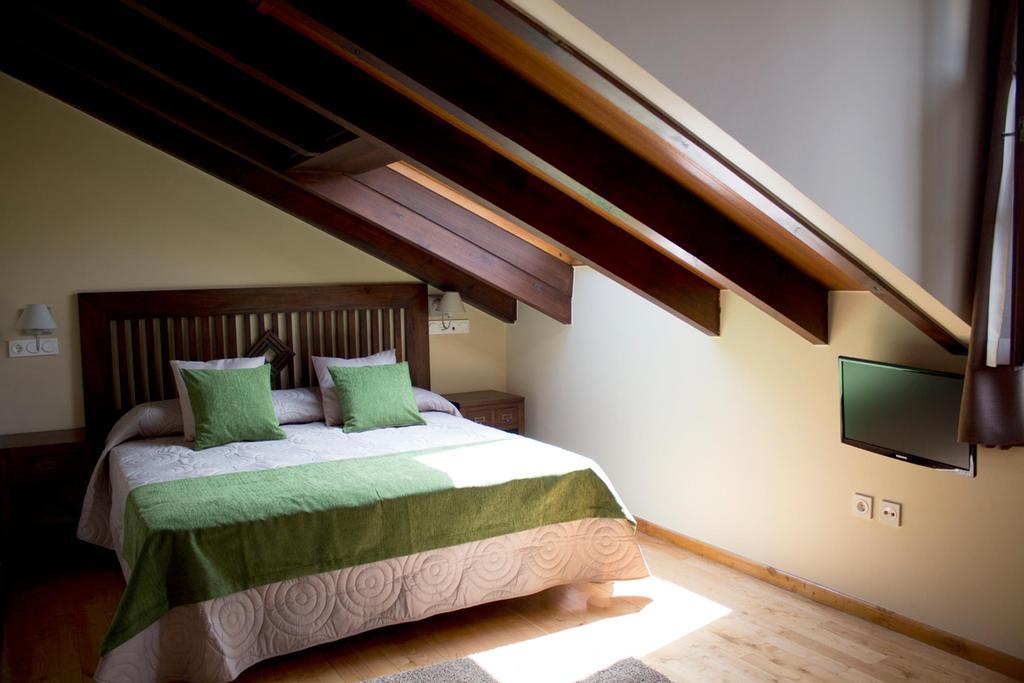 Hotel Y Apartamentos El Camin Poo De Llanes Chambre photo