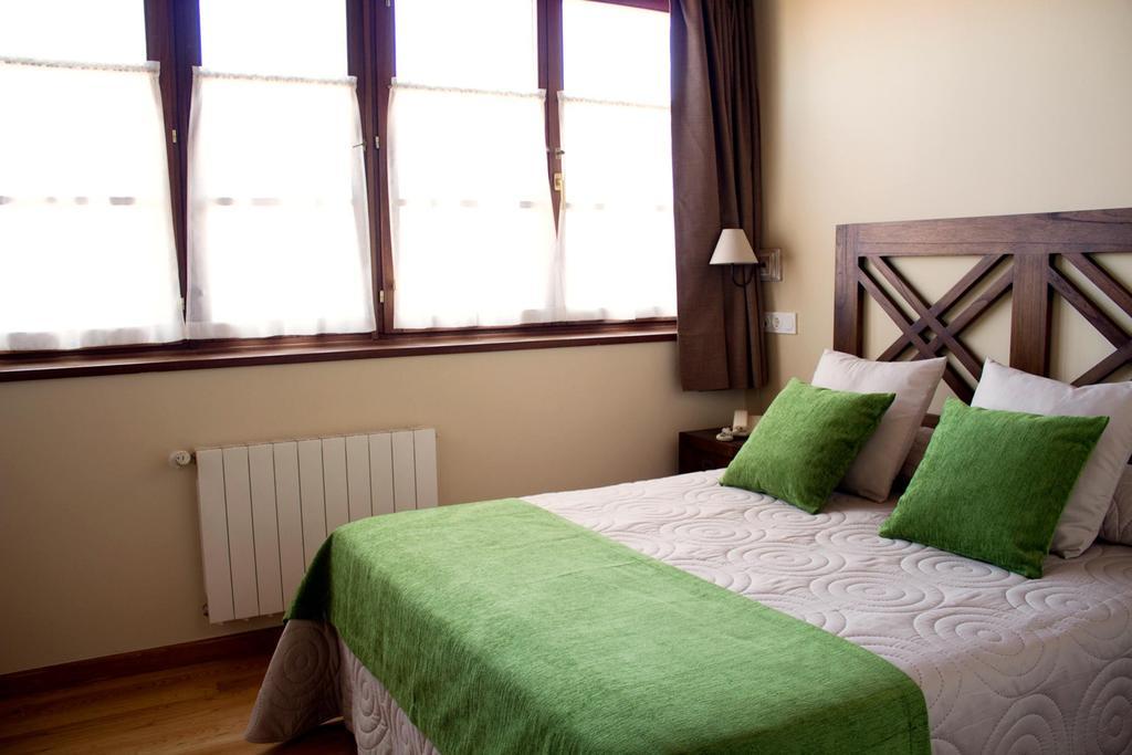 Hotel Y Apartamentos El Camin Poo De Llanes Chambre photo